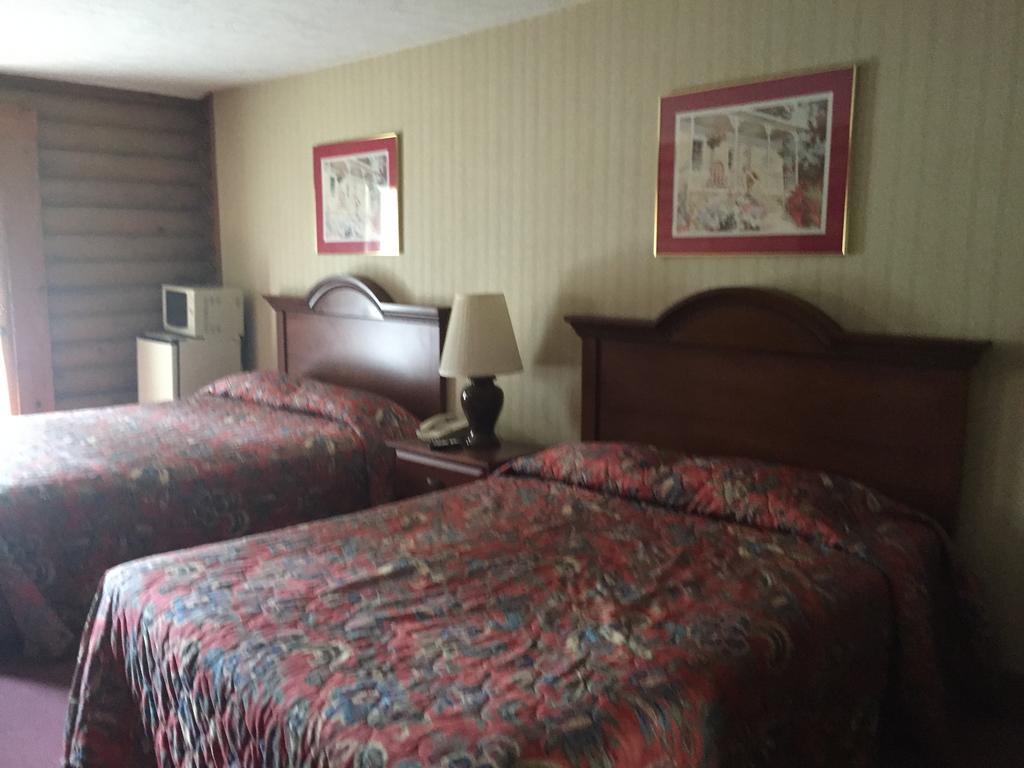 Highland Hills Motel & Cabins Boone Room photo