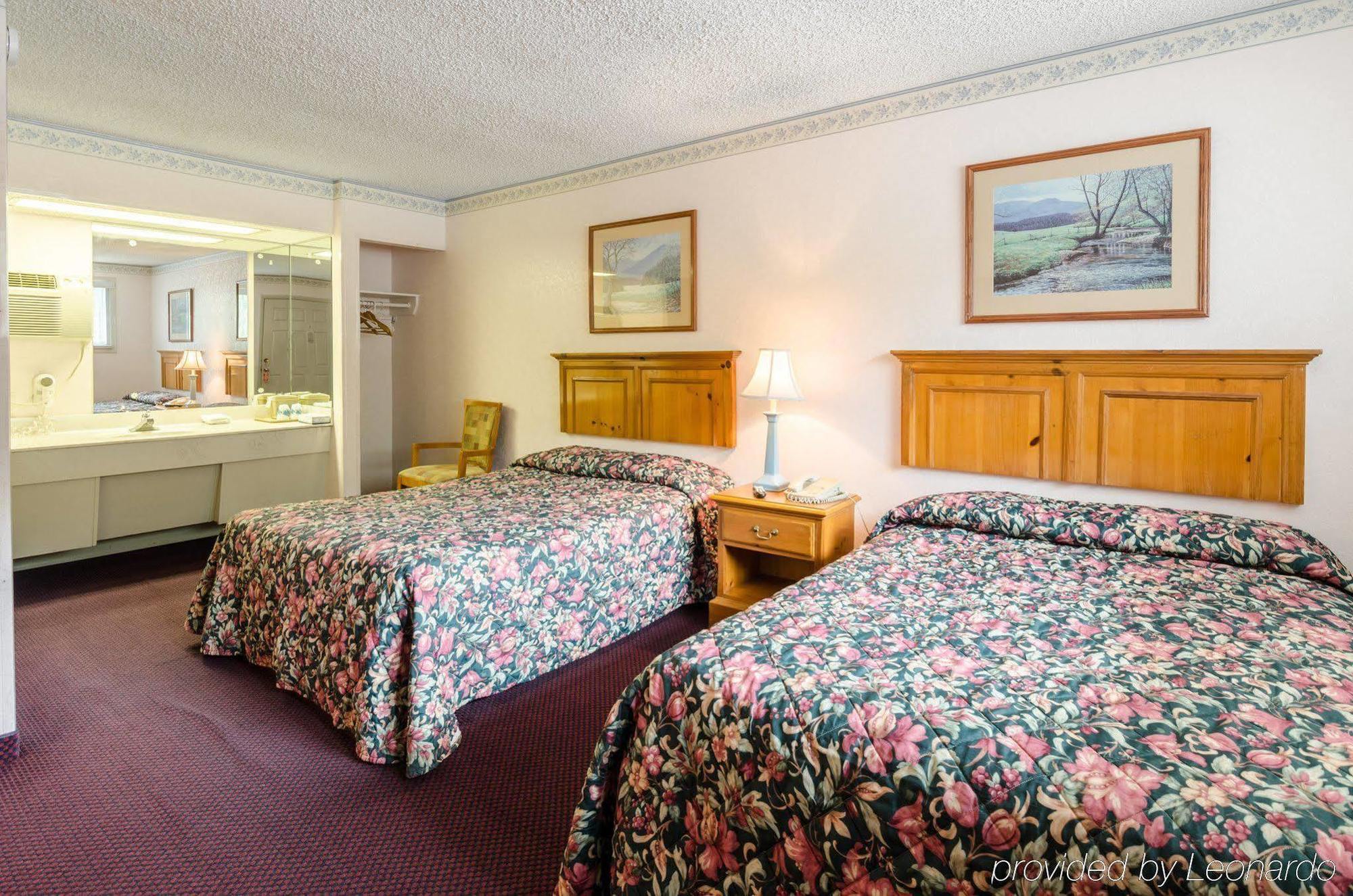 Highland Hills Motel & Cabins Boone Exterior photo